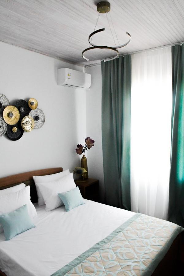 Aqua Mare Luxury Apartments Амфилохия Экстерьер фото