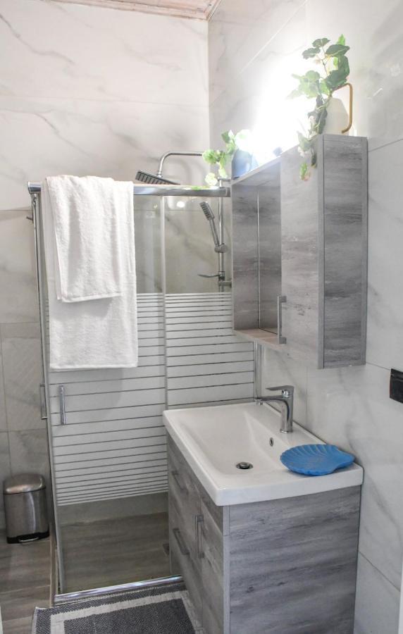 Aqua Mare Luxury Apartments Амфилохия Экстерьер фото
